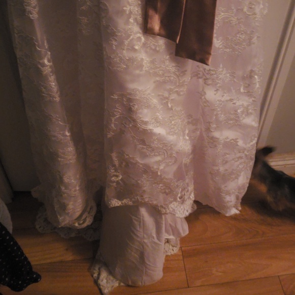 Wedding dress - Picture 4 of 6